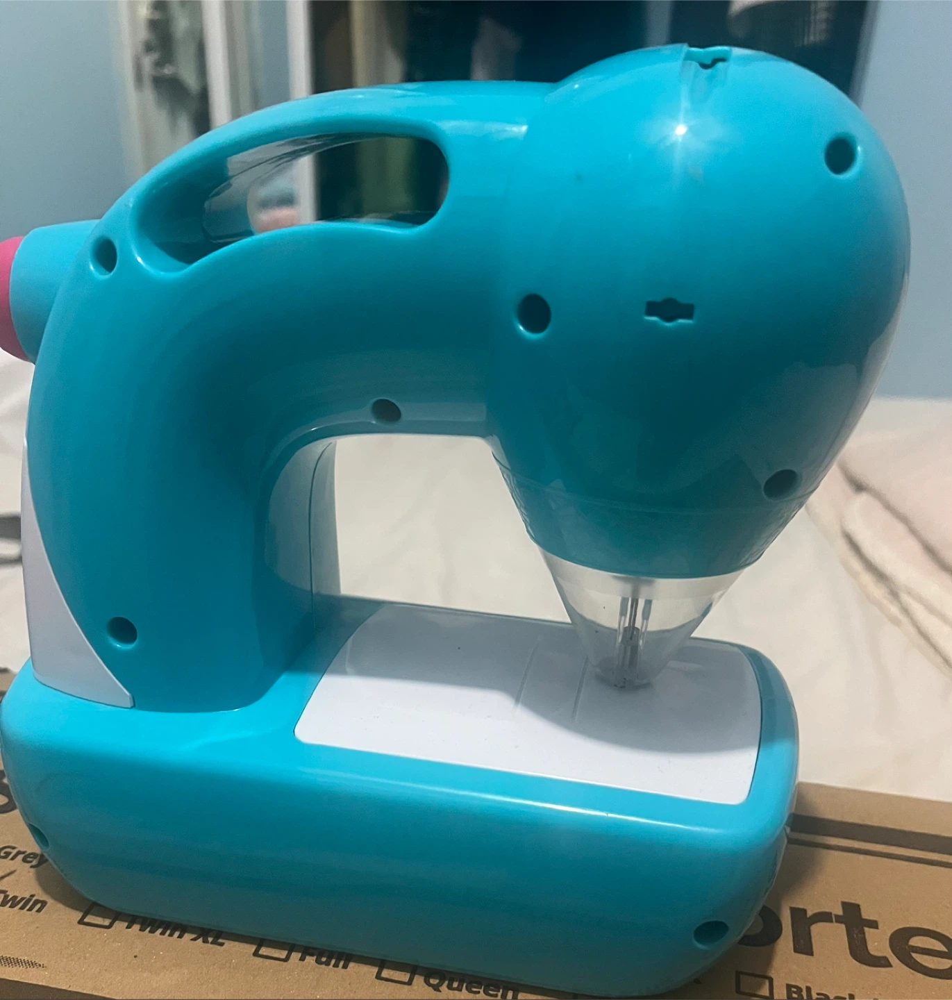 Cool Maker Sew N' Style Sewing Machine with Pom-Pom Maker - photo 2