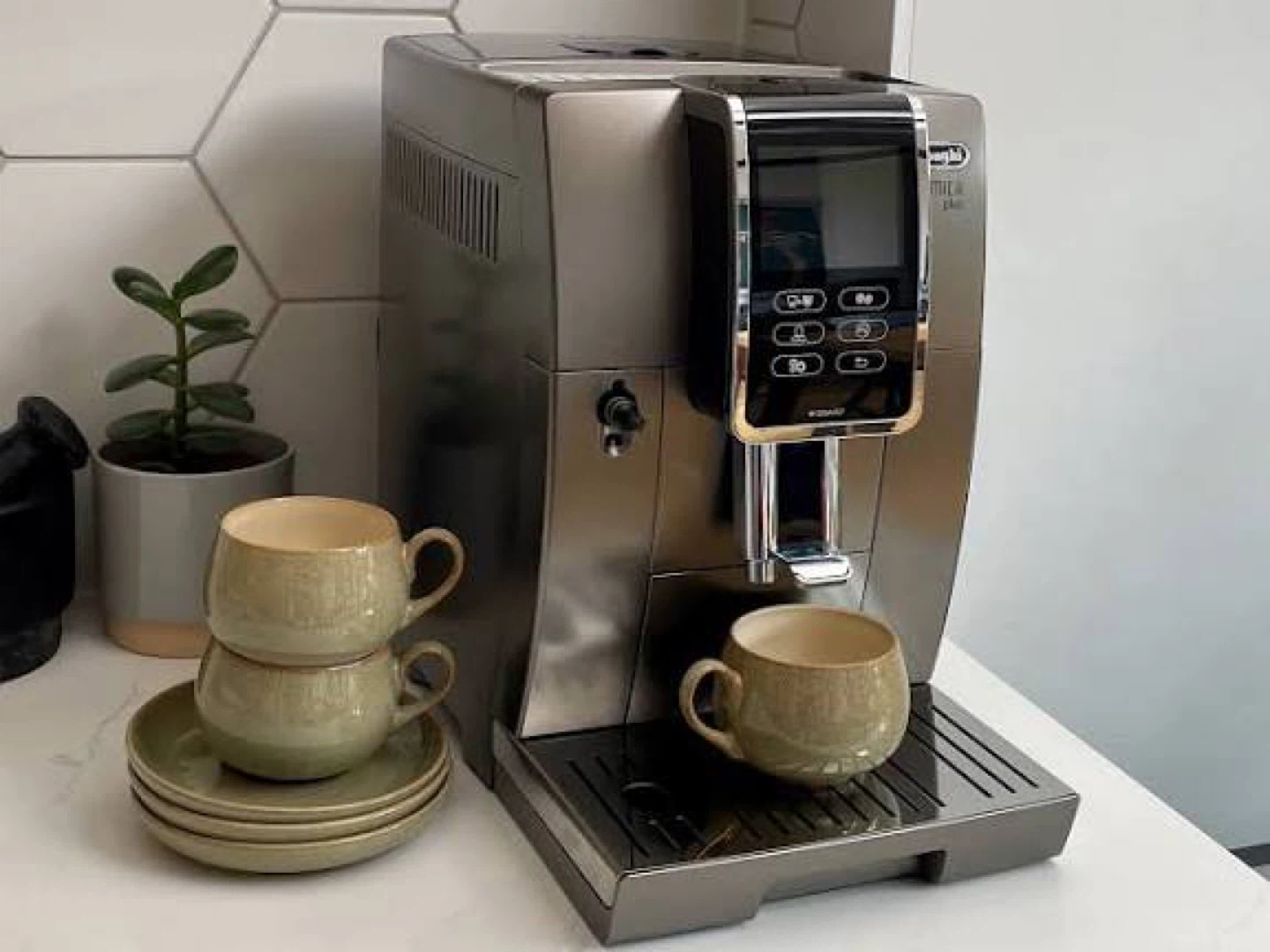 De'Longhi ® Dinamica Plus Coffee Machine