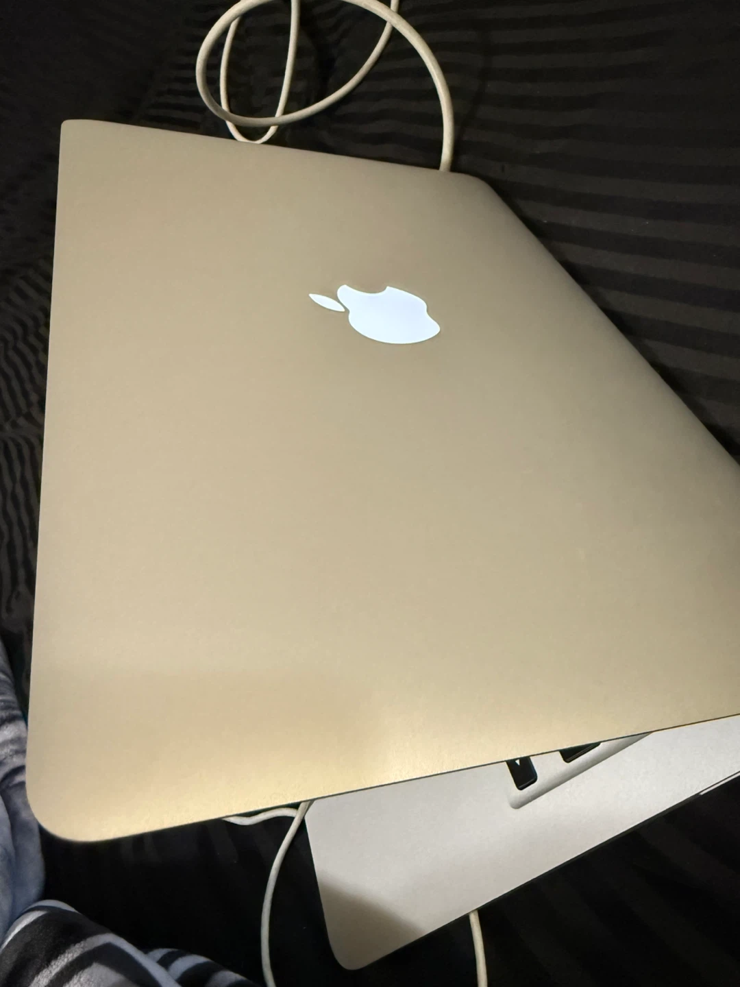 Apple MacBook Air 13-inch (Early 2015)