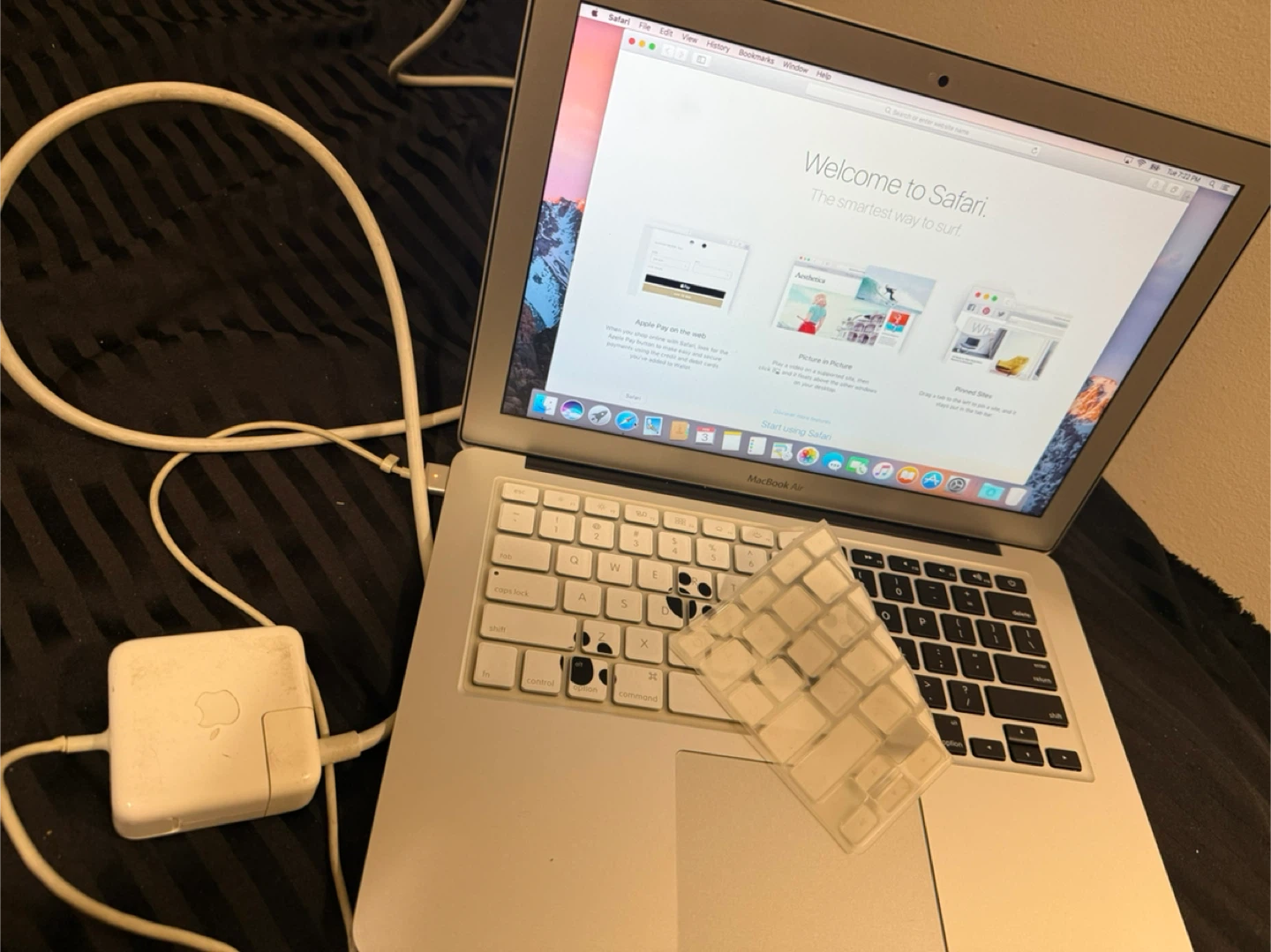 Apple MacBook Air 13-inch (Early 2015) - photo 3