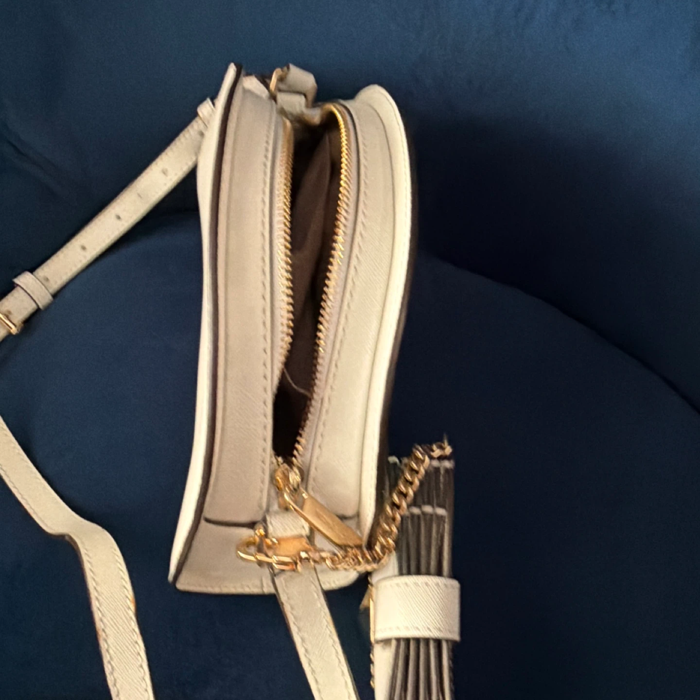 MK  White Leather Crossbody Bag with Card Holder and Pouch - photo 5