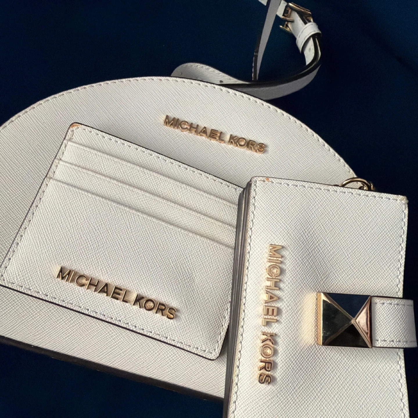 MK  White Leather Crossbody Bag with Card Holder and Pouch - photo 2