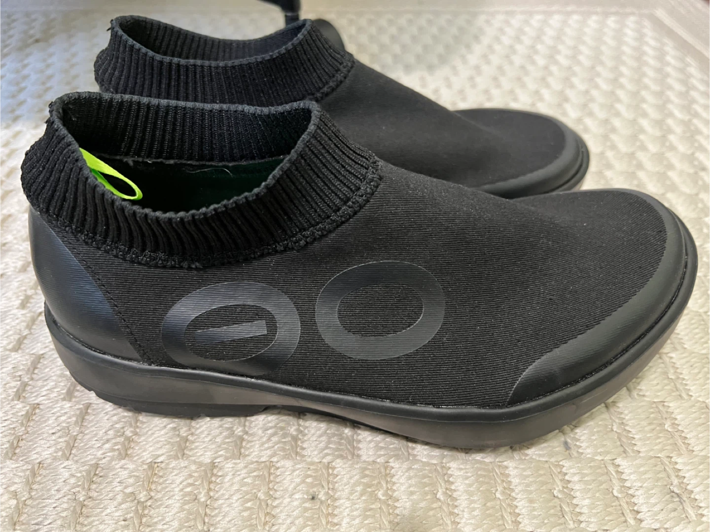 Oofos OOmg eeZee Low Shoe