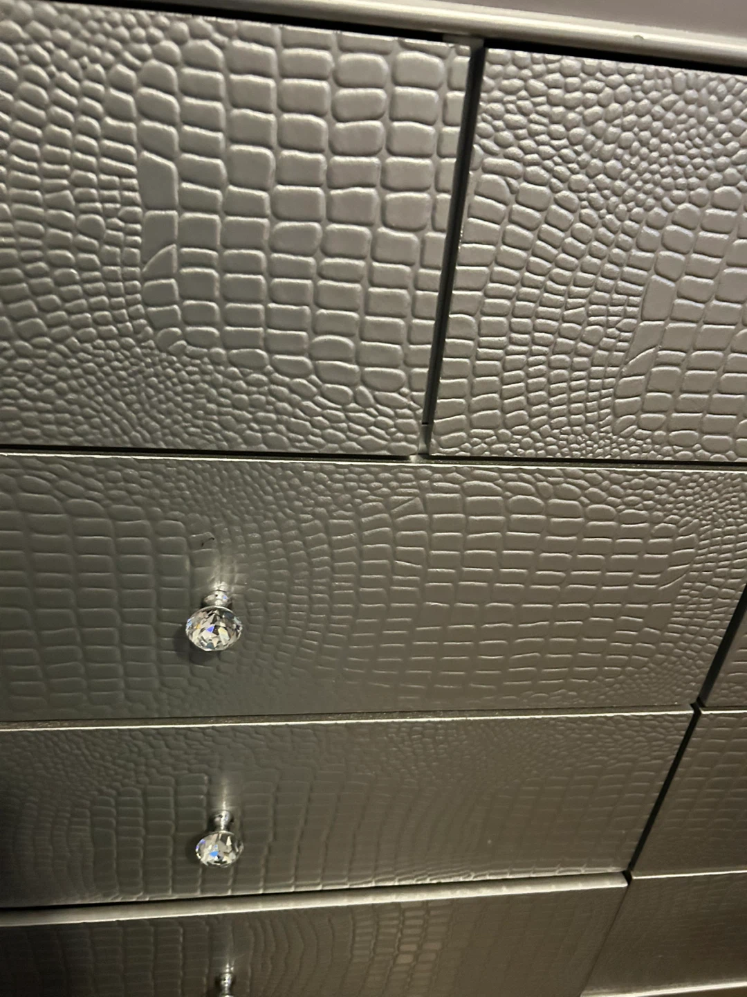 Silver 9- Drawer Dresser with Faux Crocodile Finish - photo 2