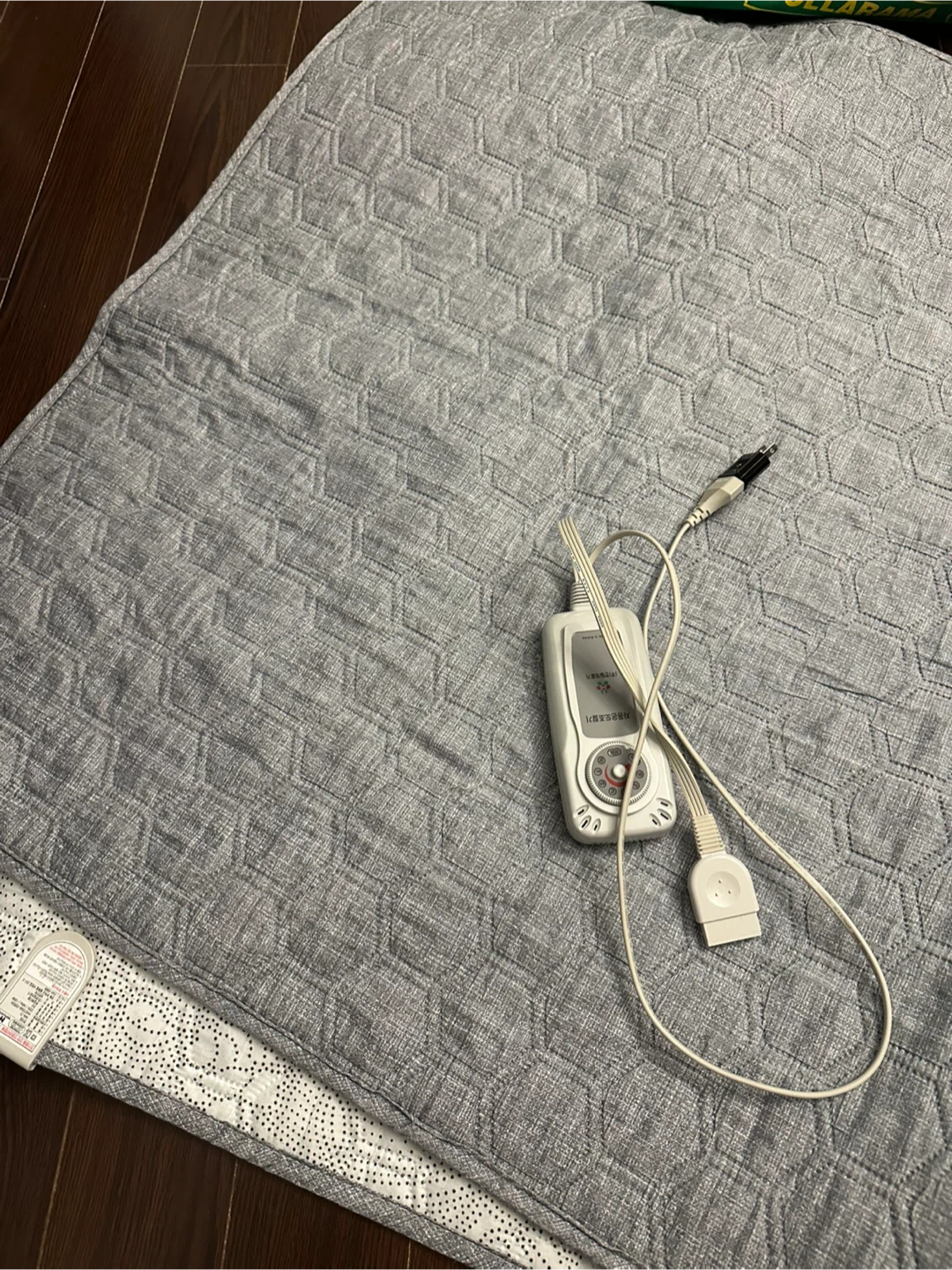 Grey Hexagonal Quilted Electric Warming Mat