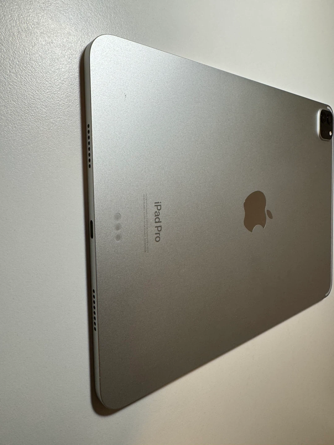 iPad Pro 11inch 128GB Like New - photo 3
