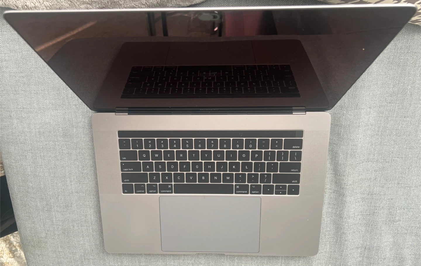 Macbook Pro 15 inch (2017) - with Touch Bar - photo 2