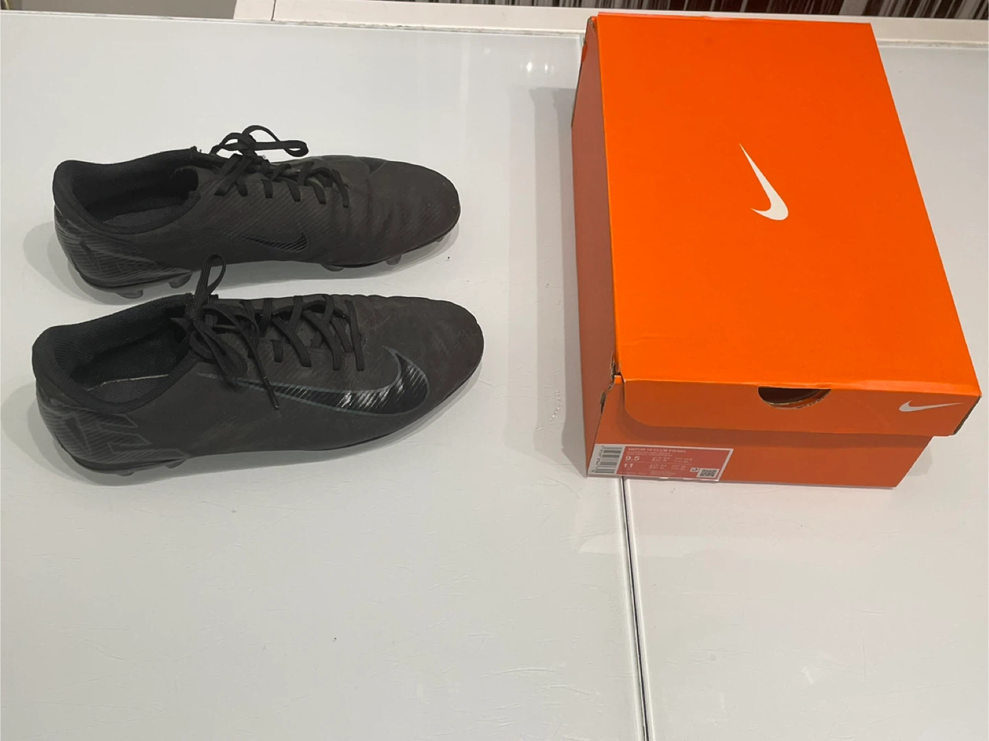 Nike Soccer Cleats - photo 2