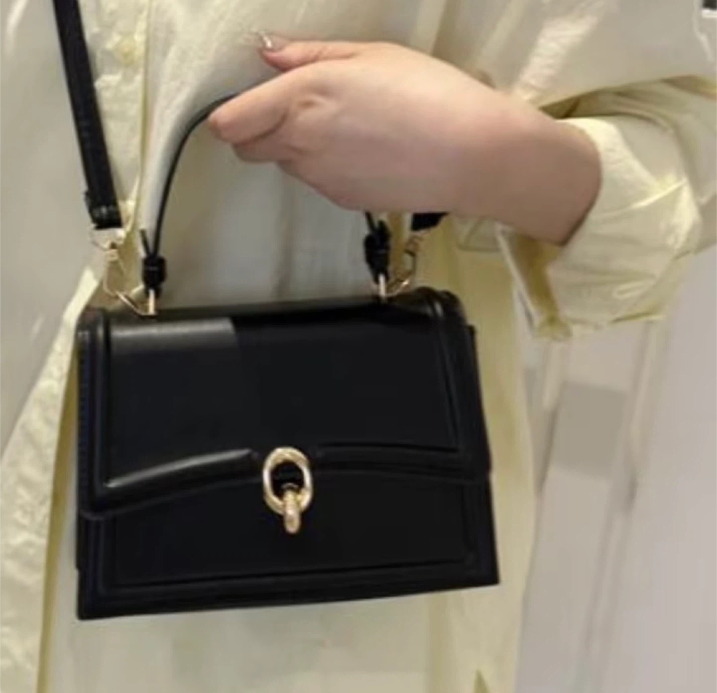 New ! Black Handbag with Gold Clasp - photo 2