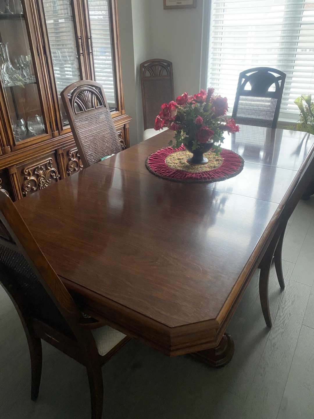 Dining table,6 chairs,hutch,server
