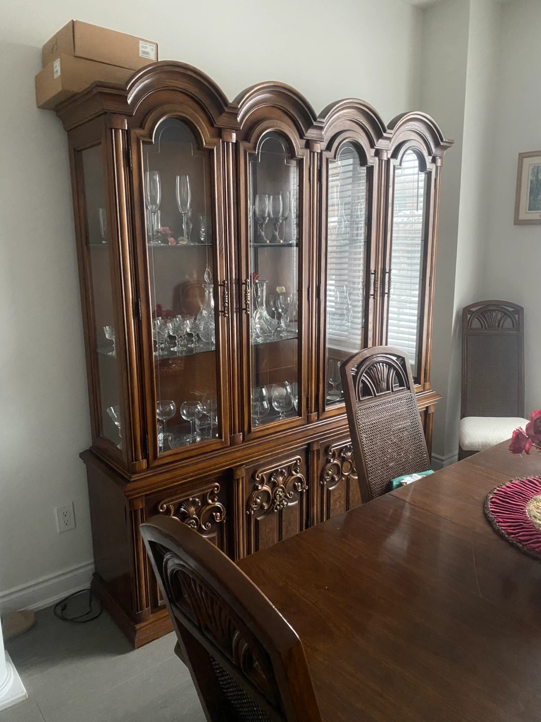 Dining table,6 chairs,hutch,server - photo 2
