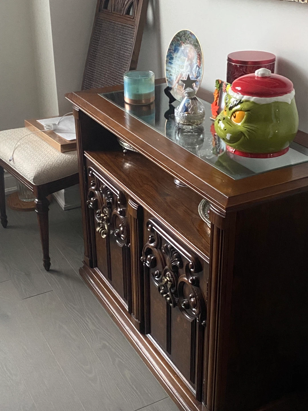 Dining table,6 chairs,hutch,server - photo 3