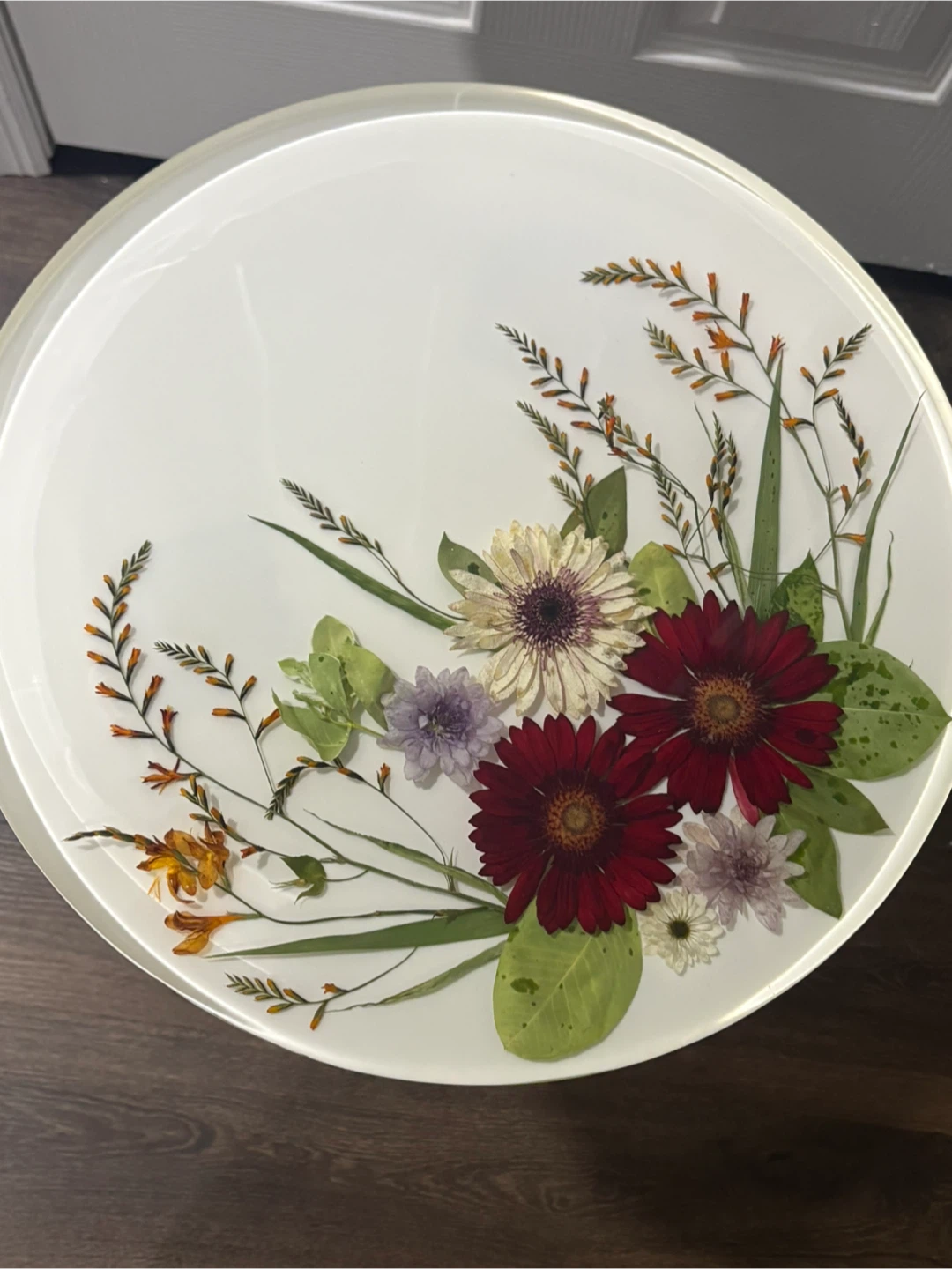 White Round Side Table with Dried Flowers - photo 2