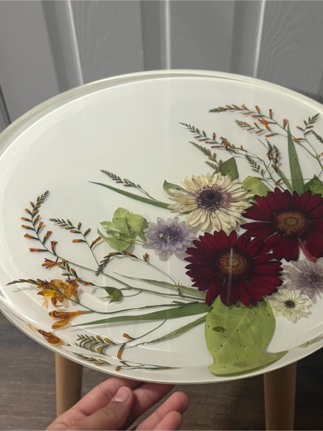White Round Side Table with Dried Flowers - photo 3