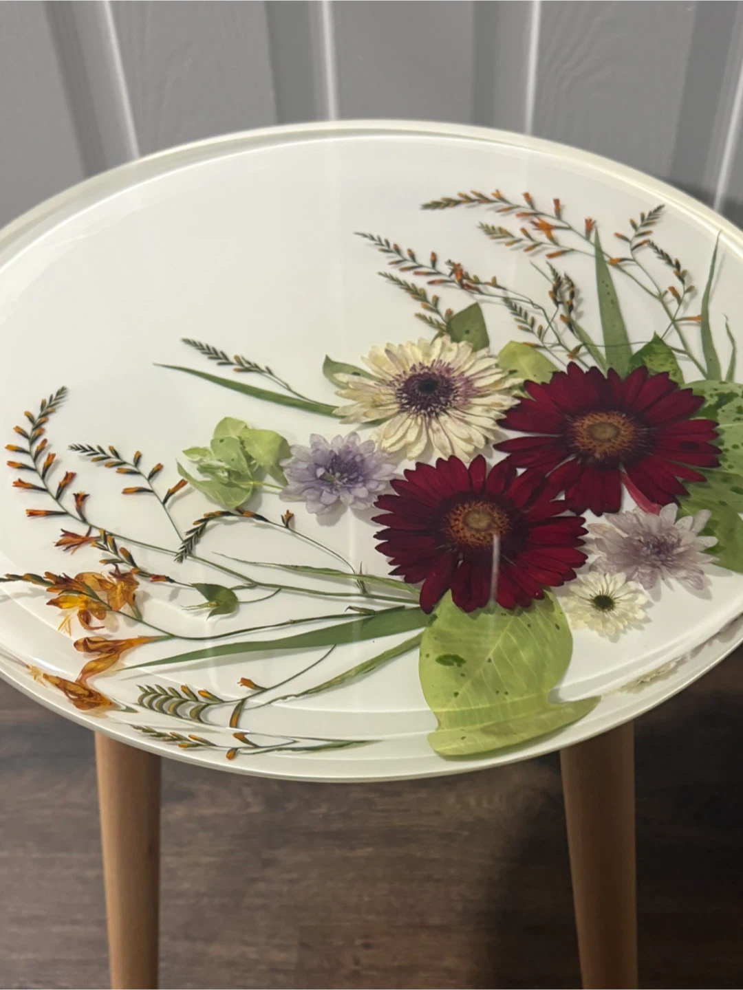 White Round Side Table with Dried Flowers - photo 4