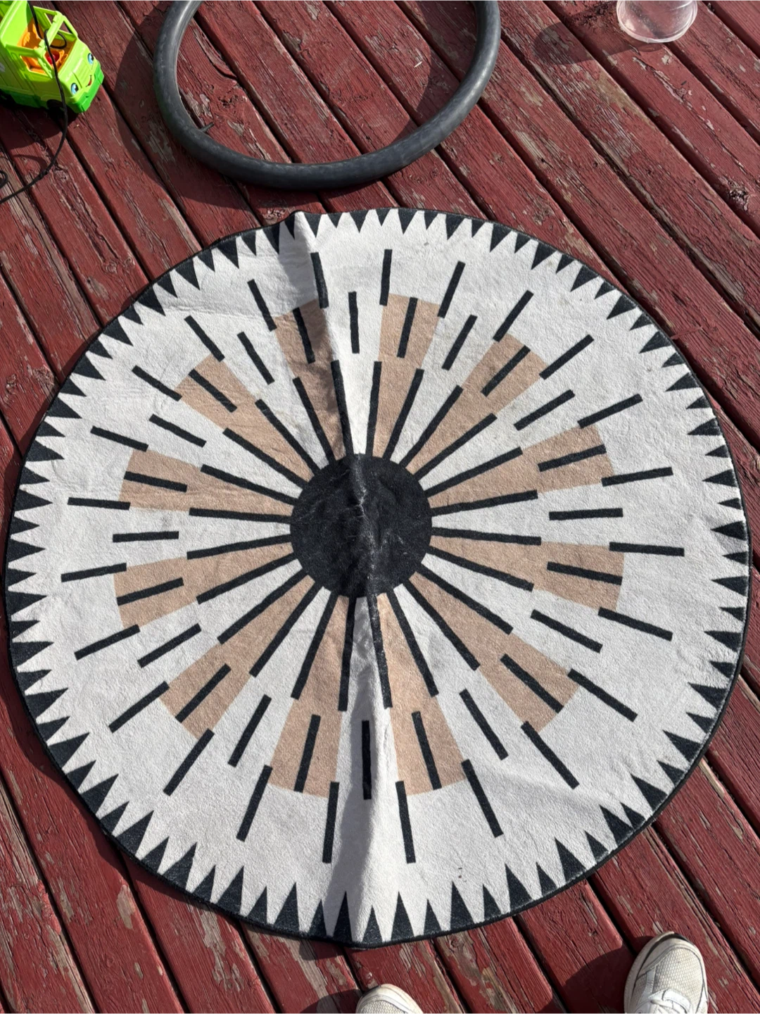 Round Geometric Area Rug - photo 5