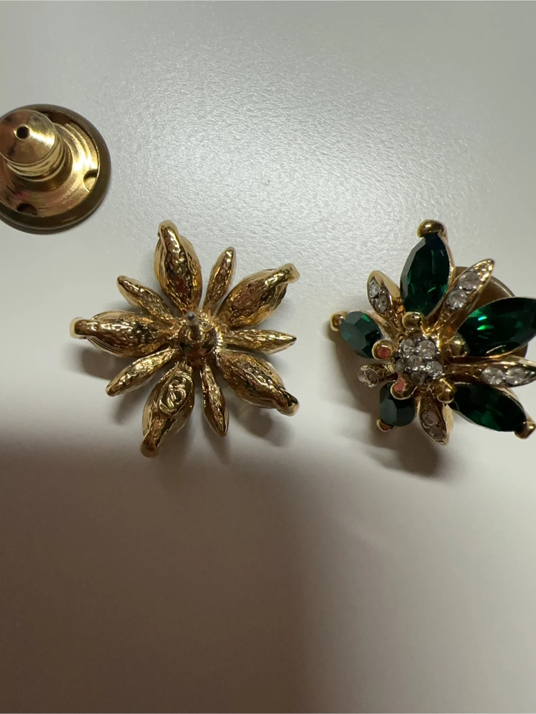 Gold tone flower earrings with green and clear stones - photo 3