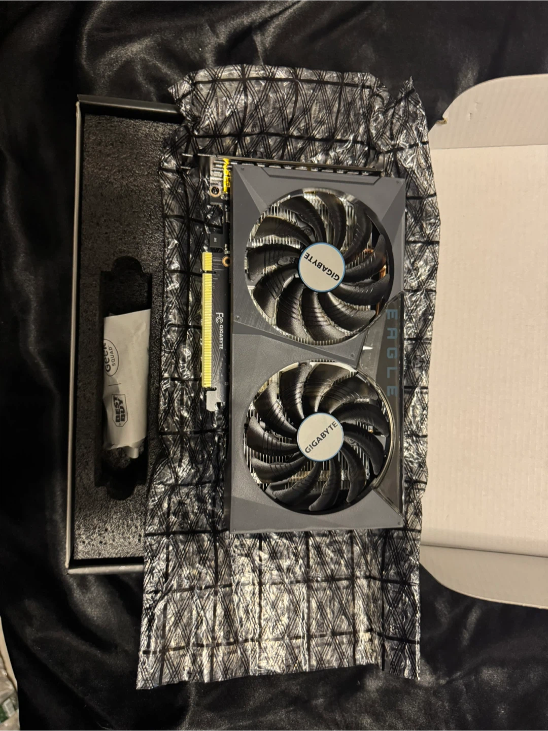 Gigabyte GeForce RTX 3050 Eagle OC 8G Graphics Card - photo 5