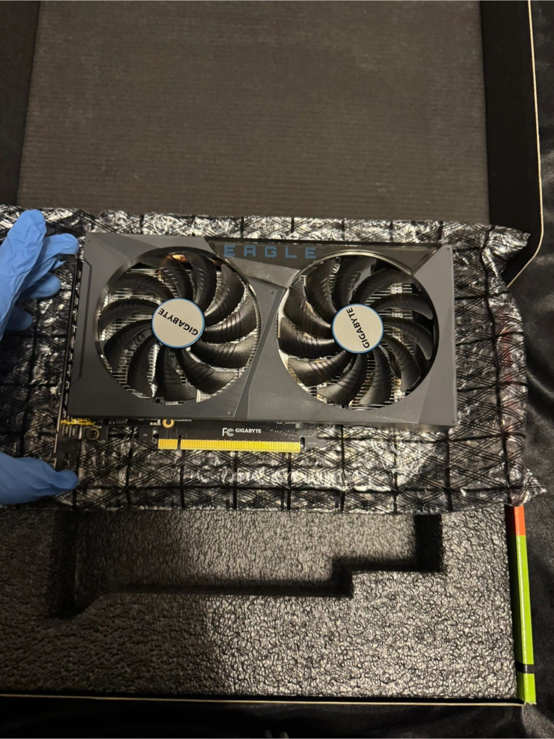 Gigabyte GeForce RTX 3050 EAGLE OC 8GB Graphics Card - photo 4