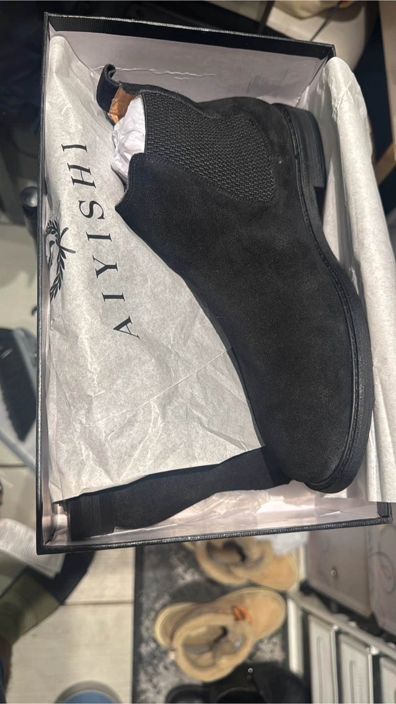 Men’s 10 Black Suede Chelsea Boots - photo 3