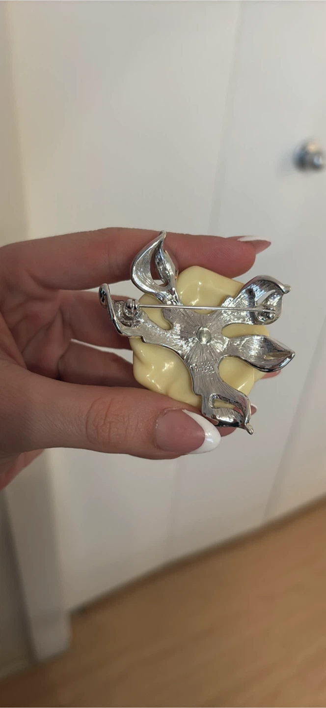 Nolan miller brooch