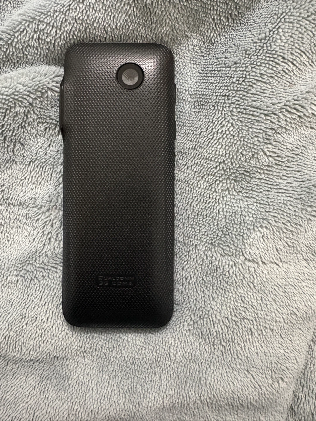 Kyocera Basic Flip Phone - photo 3