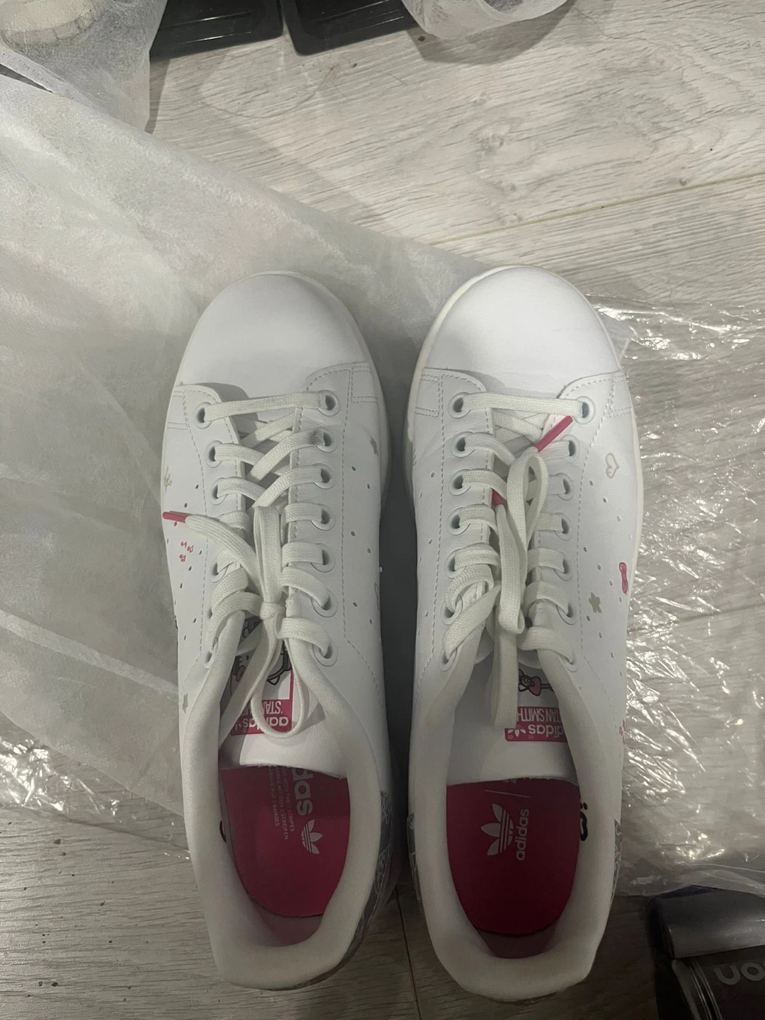 Adidas Stan Smith Hello Kitty and Friends Sneakers - Size 8 F - photo 2