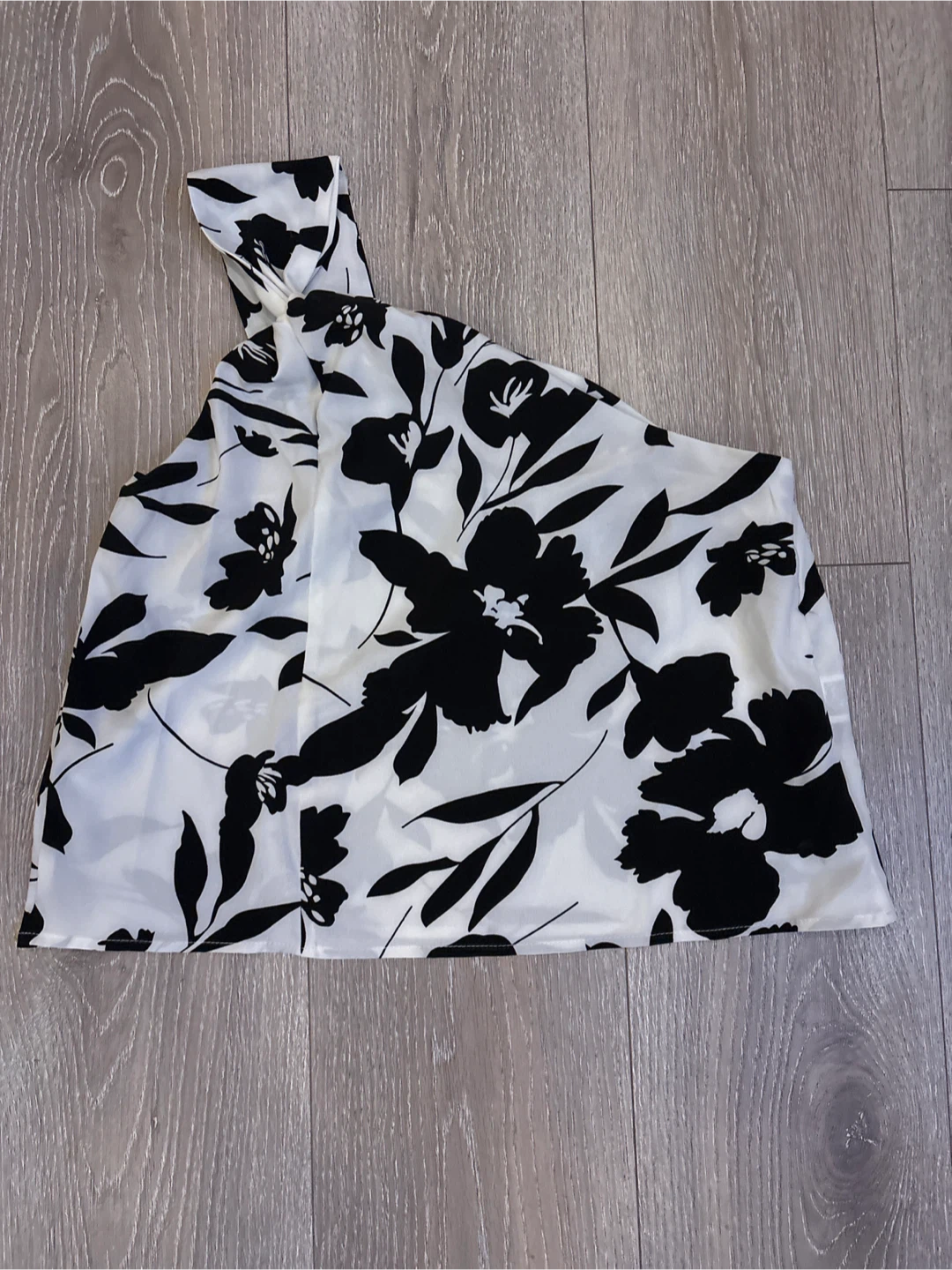 One-Shoulder blouse excellent condition like new size M