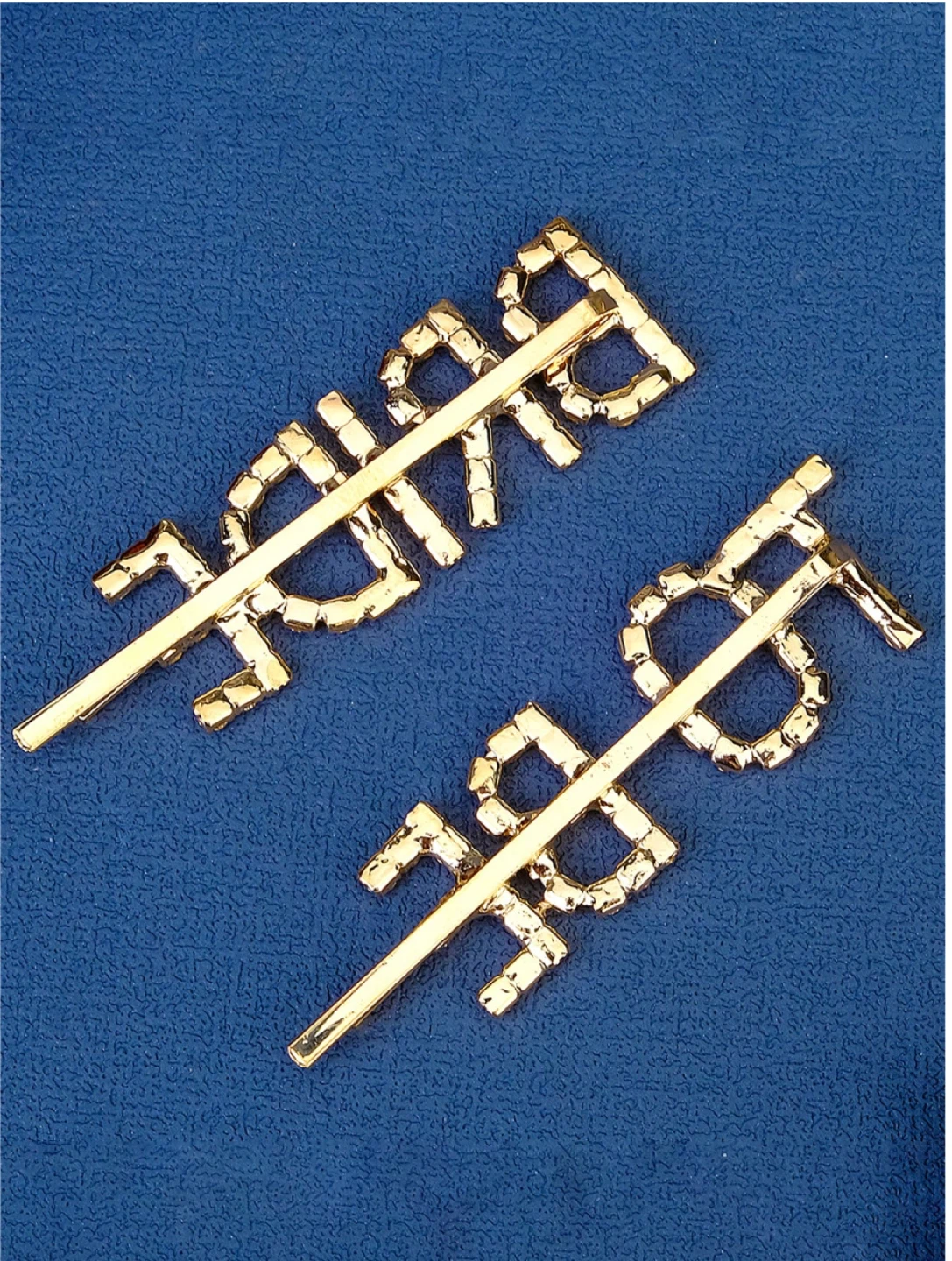 Set of 2 ‘Bride to Be’ Hair Clips - photo 3
