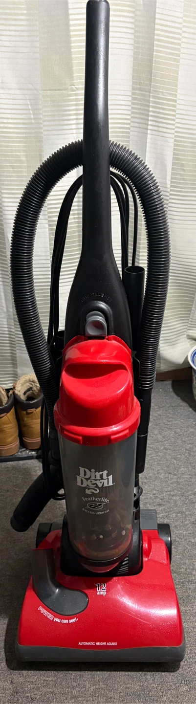 Dirt Devil Featherlite Bagless Upright Vacuum Cleaner
