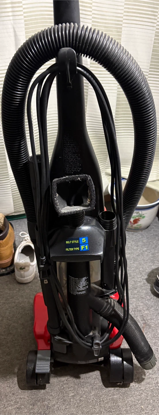 Dirt Devil Featherlite Bagless Upright Vacuum Cleaner - photo 3
