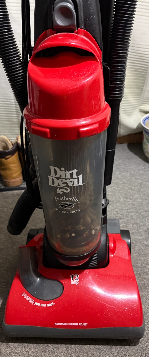 Dirt Devil Featherlite Bagless Upright Vacuum Cleaner - photo 2