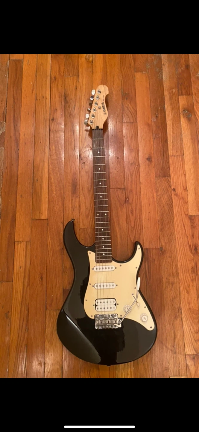 Yamaha EG 112C Electric Guitar