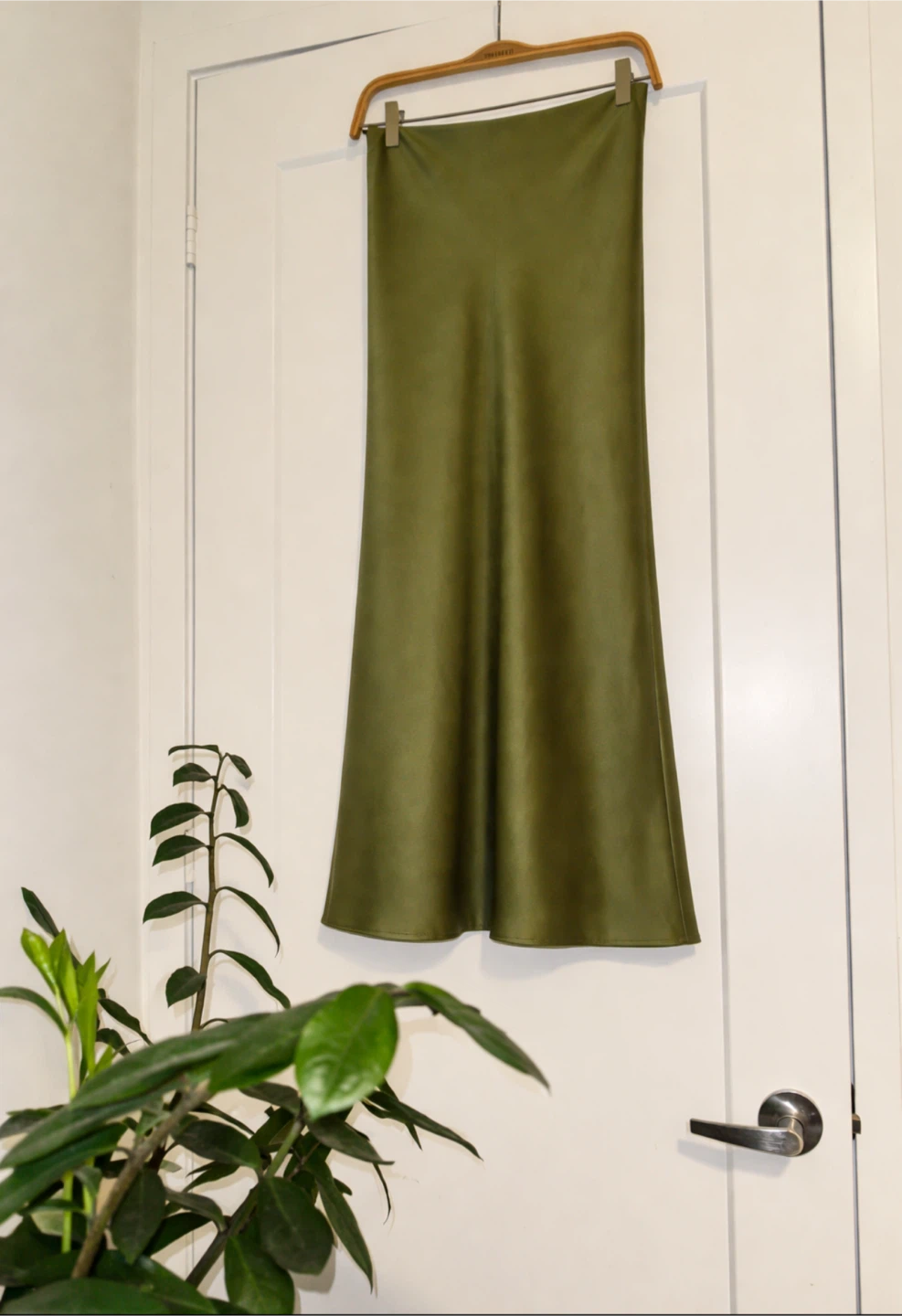 H&M Crêpe Satin Skirt - Light Khaki Green - photo 3