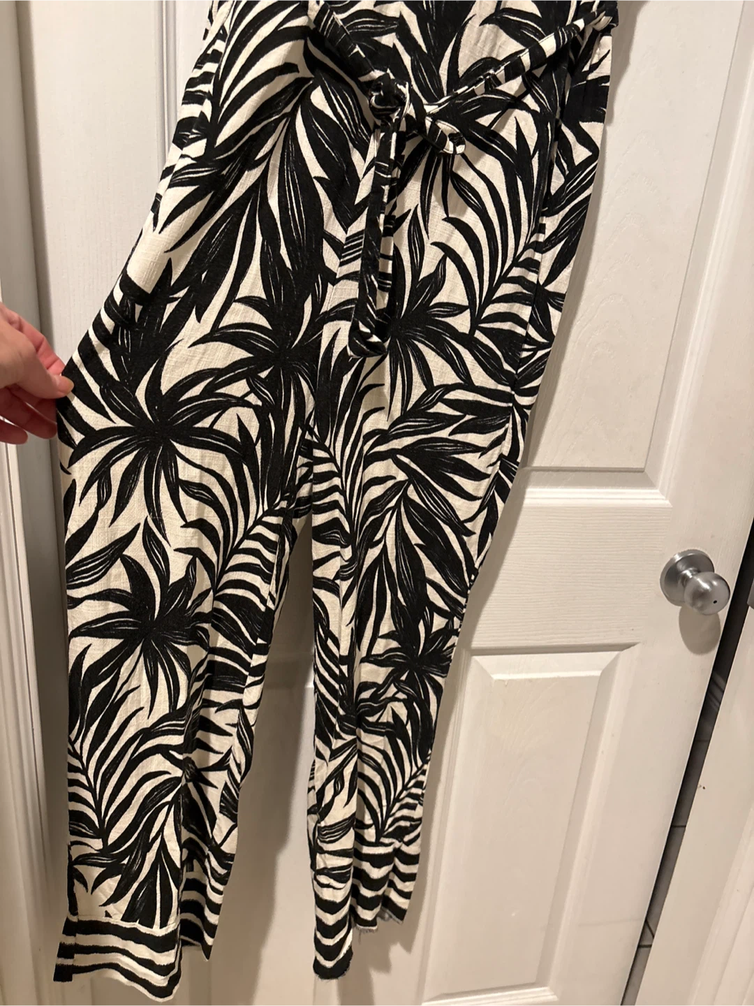 ZARA Black and White Leaf Print Jumpsuit Size S - photo 4