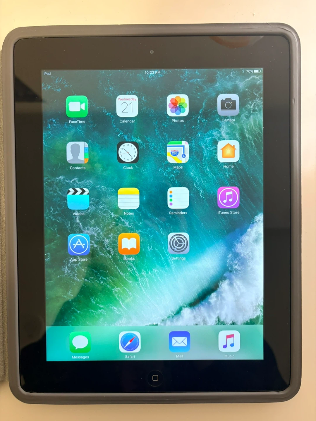 iPad 4th gen and Case with Stand
