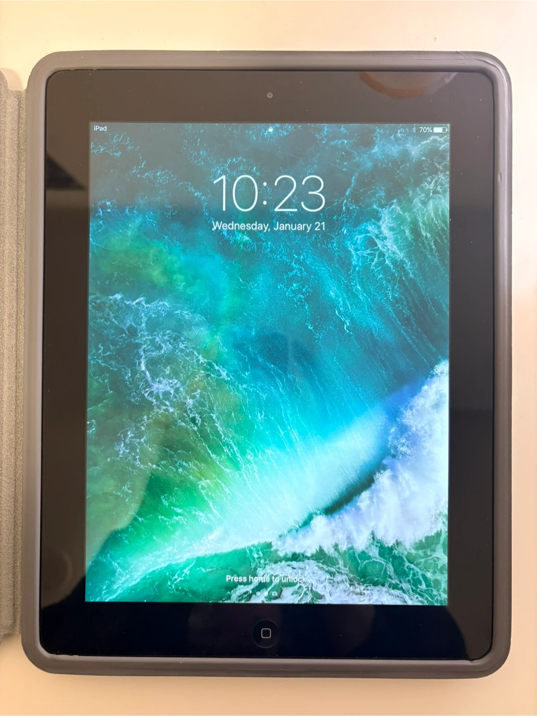 iPad 4th gen and Case with Stand - photo 2