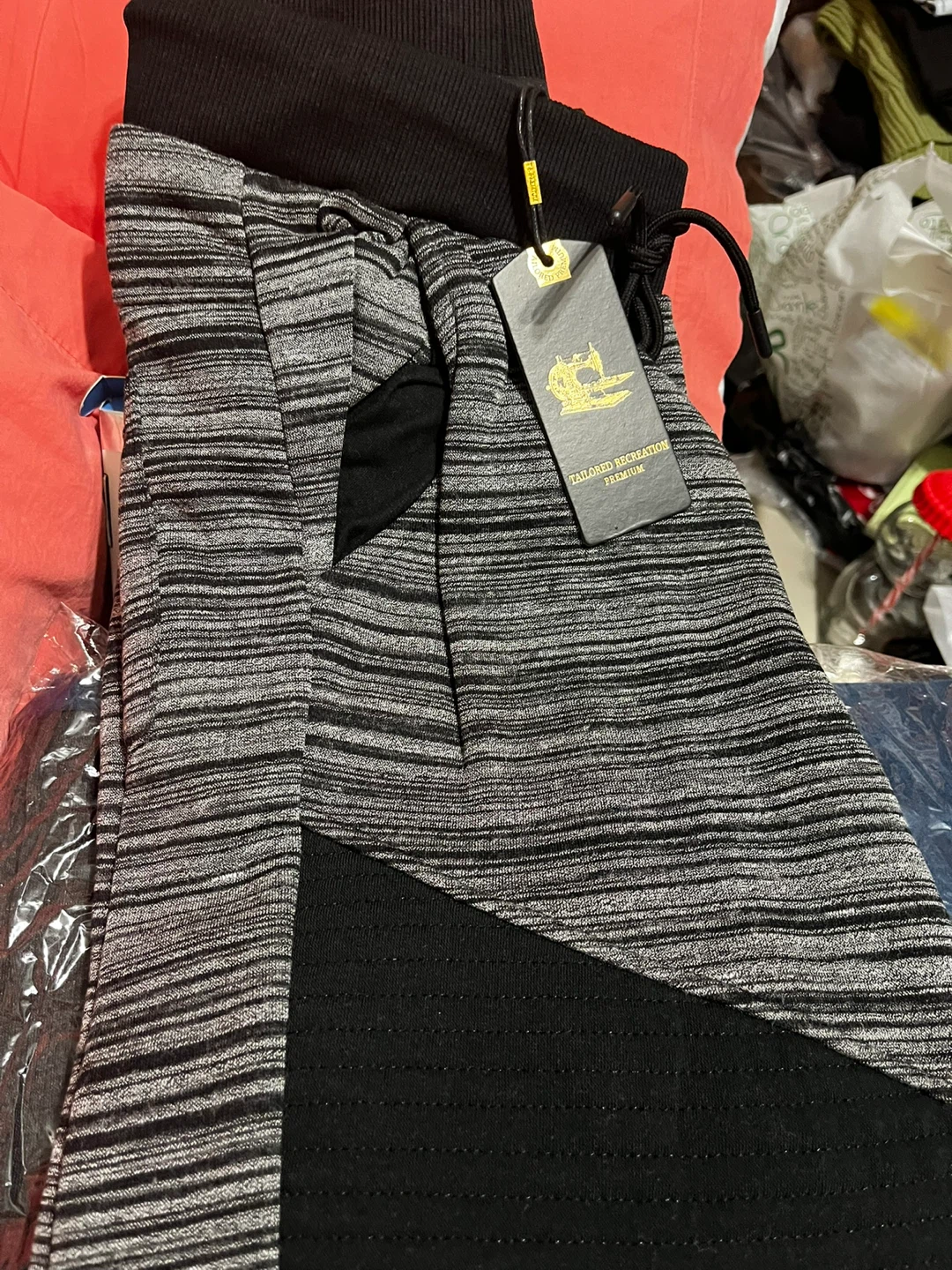 BNWT  Men’s grayish/black jogging pants