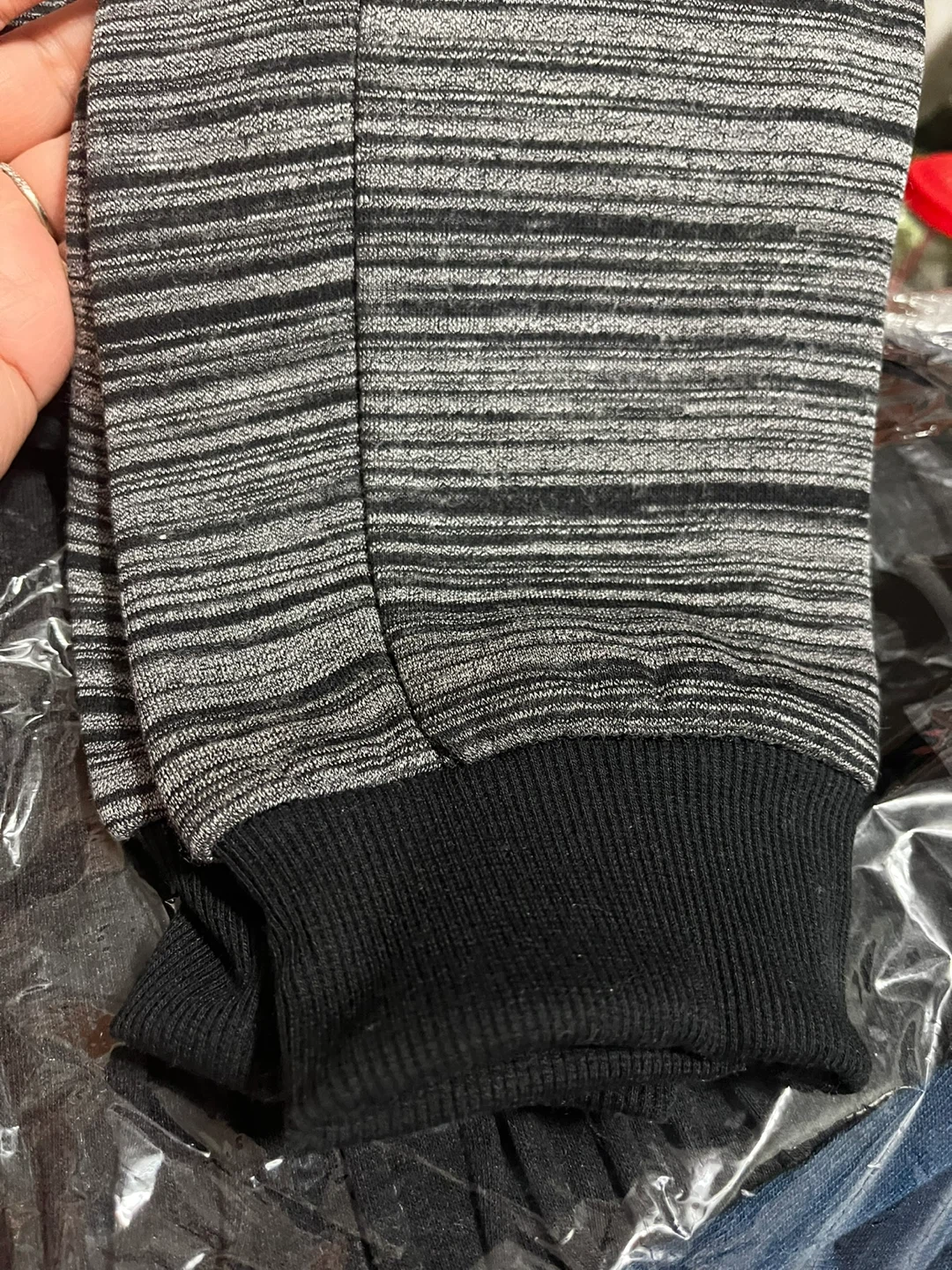 BNWT  Men’s grayish/black jogging pants - photo 2