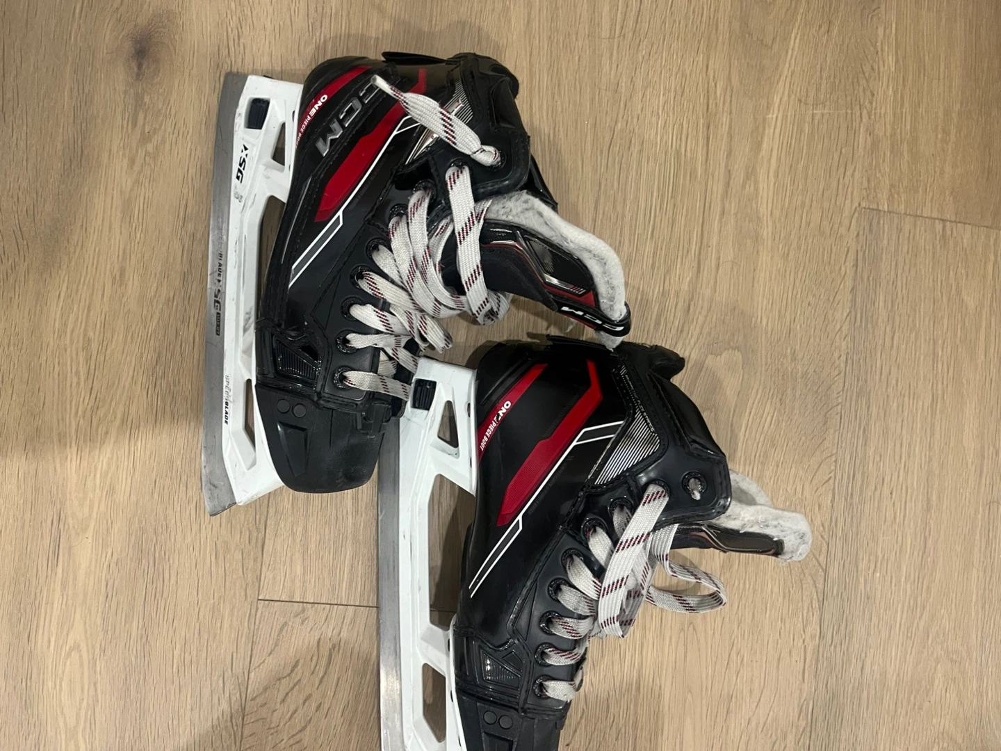 CCM Hockey Skates - Youth Size 3.5 - photo 2