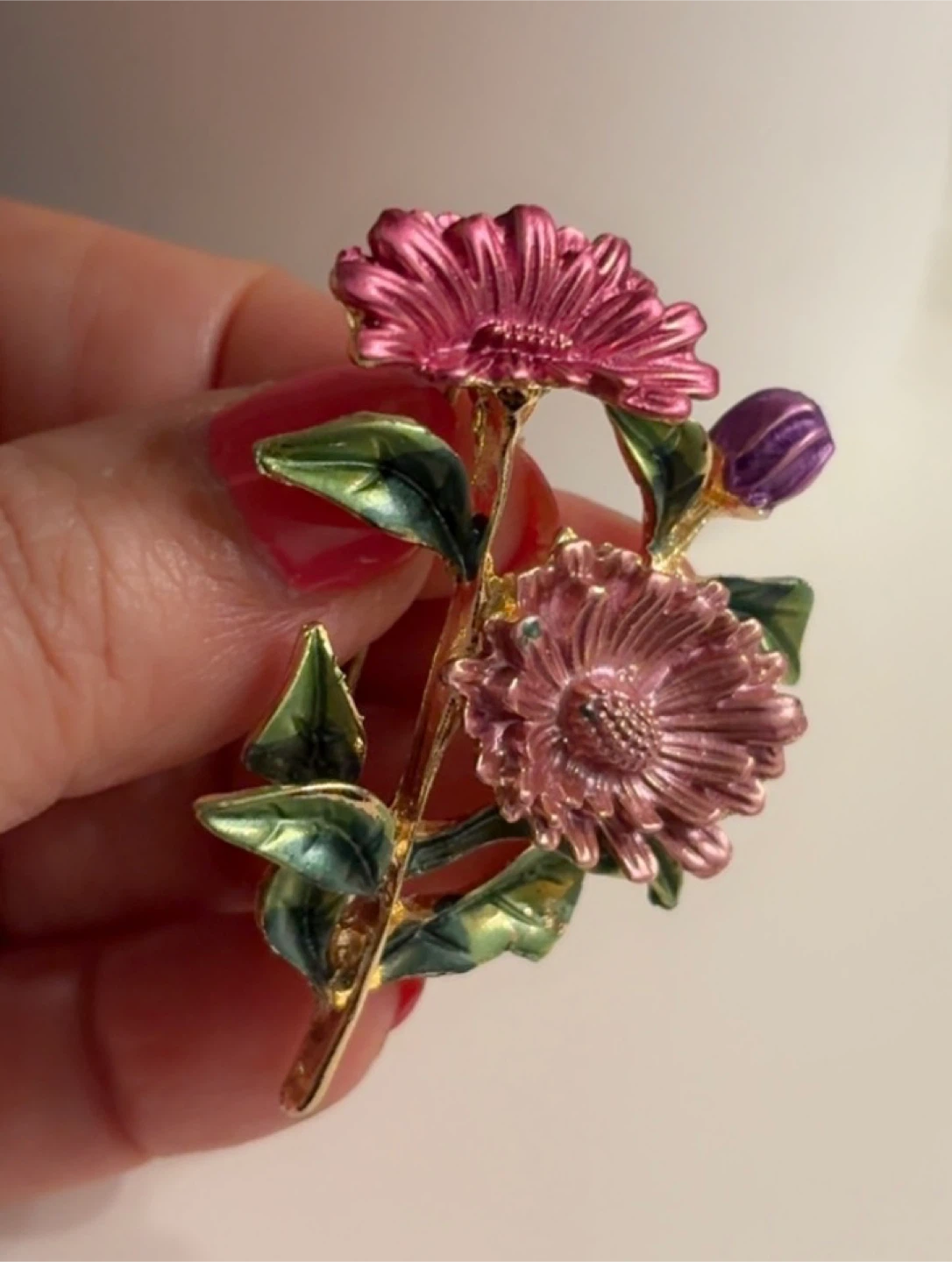 Beautiful Flower Brooch Pin!