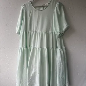 cos mint green dress cos Contrast panel midi t-shirt dress, Women's Fashion, Dresses & Sets, Dresses on Carousell