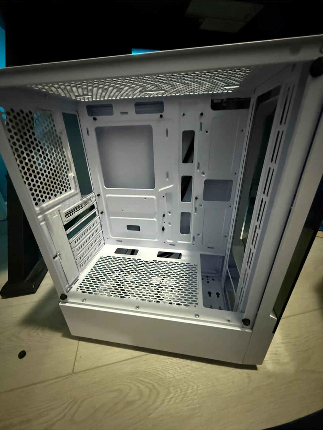 White GAMDIAS PC Case - photo 5