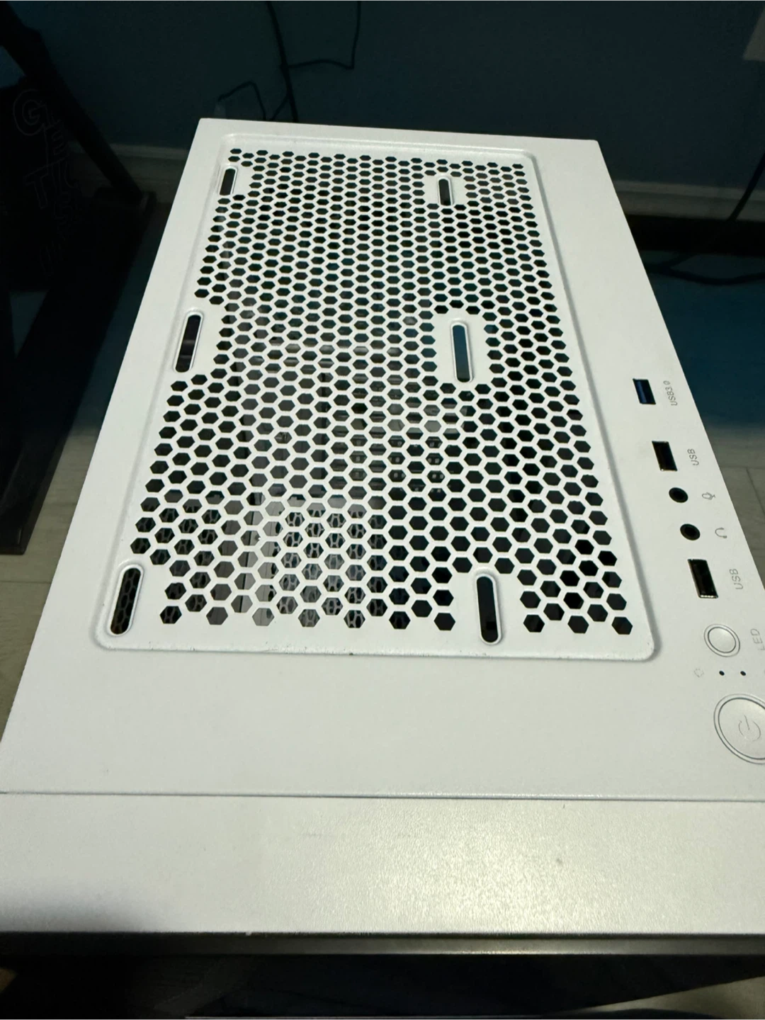 White GAMDIAS PC Case - photo 2