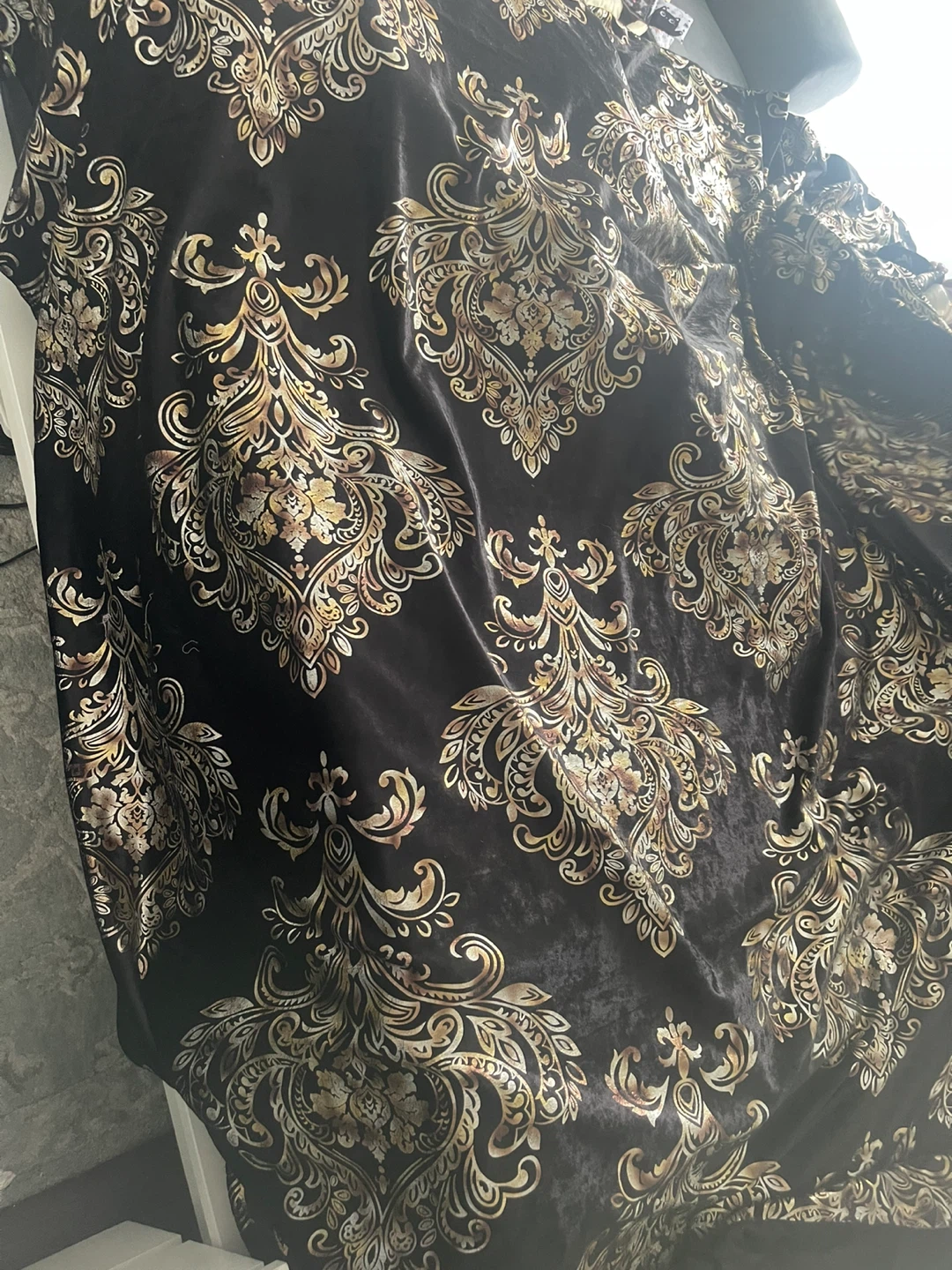 Black velvet pillow cover with gold damask pattern - photo 2