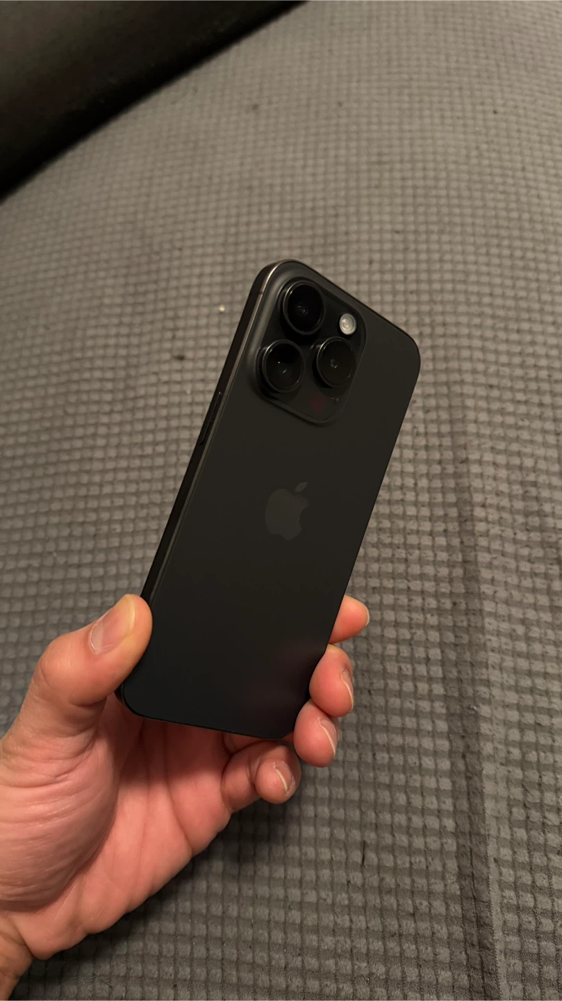 Apple iPhone 15 Pro - photo 4