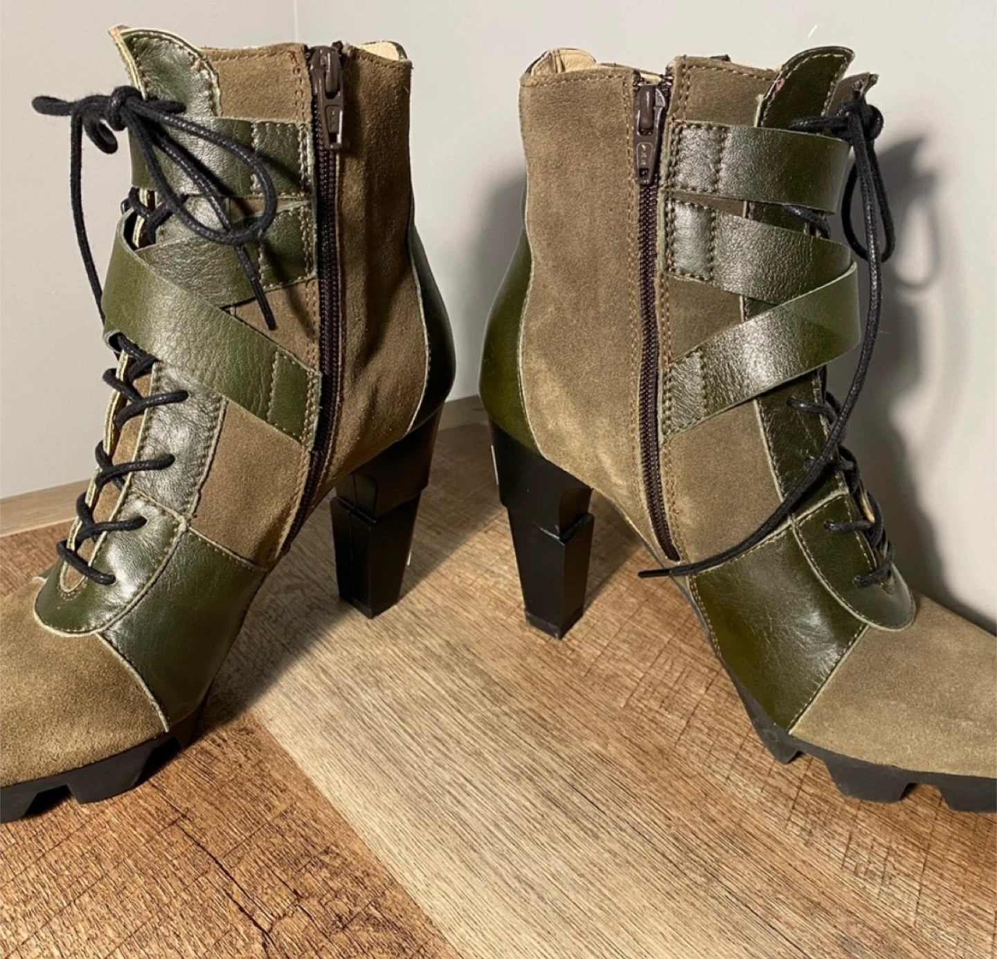 Women Like Smug by Prophecy - Irregular Heeled Booties SZ6 - photo 3