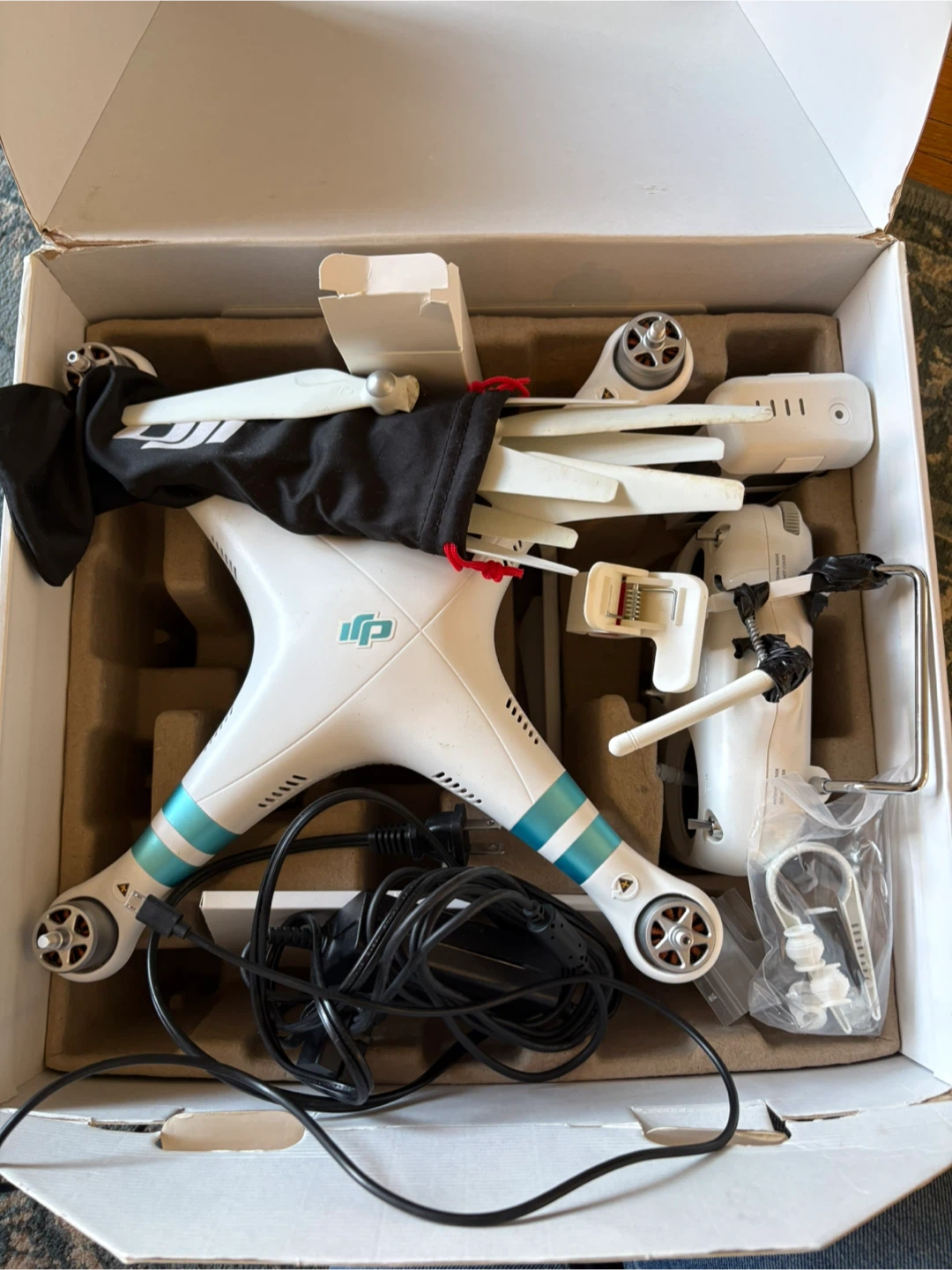 DJI Phantom 3 Standard Drone with Accessories - photo 2