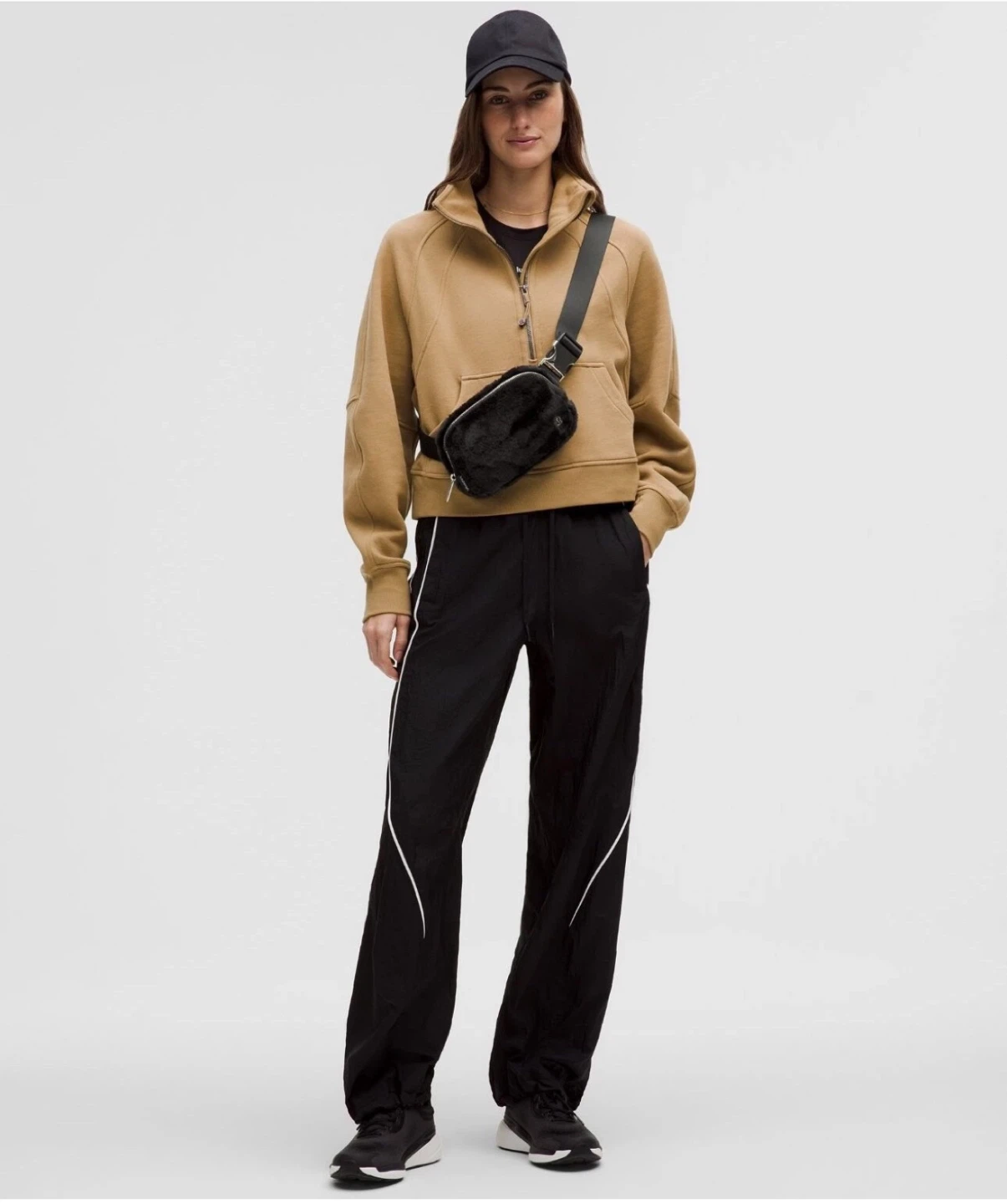 NEW Lululemon Everywhere Belt Bag Plush Fleece 1L - Black / Gold - photo 2