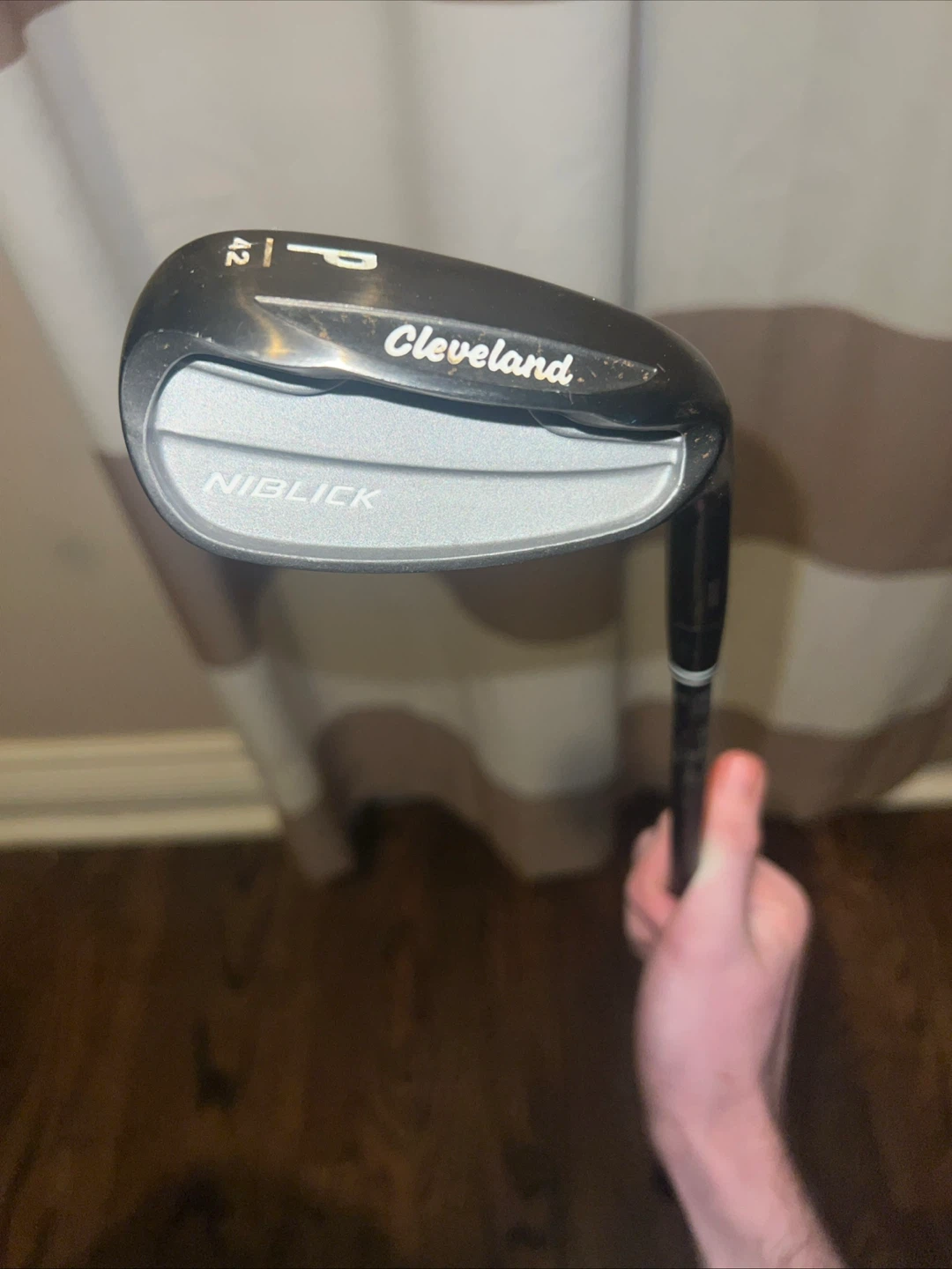 Cleveland Niblick 42 degree chipper right hand golf club